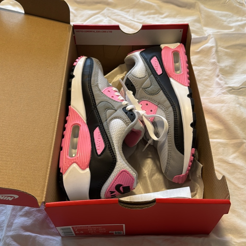 BRAND NEW NIKE AIR MAX PINK WHITE BLACK AND GRAY SIZE 7